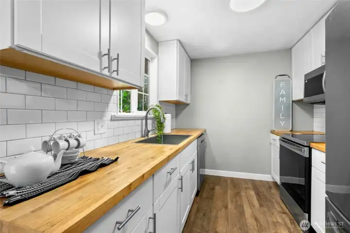 Kitcen with newer appliances