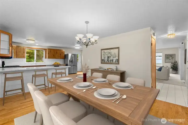 Virtually staged dining room