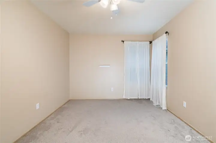 nice sized 2nd bedroom