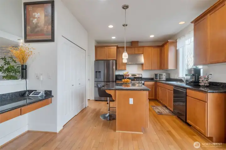 Kitchen (office seating area)