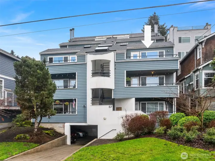 Boutique community of 12 units in the desirable Queen Anne community of Seattle.