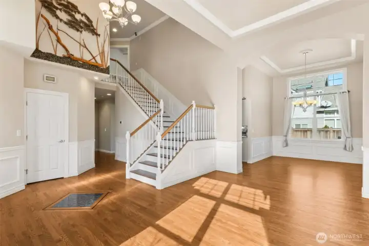 Oversized windows fill the living areas with natural light. The bright, airy feel creates a welcoming environment from morning to evening. It’s a home that feels uplifting in every season.