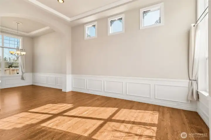 The open-concept layout is designed for both comfort and connection. Large, flowing spaces make everyday living feel effortless. It’s a floor plan that adapts beautifully to any lifestyle.