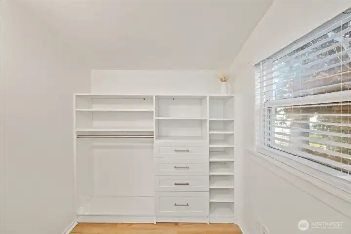 walk in closet with built in shelving