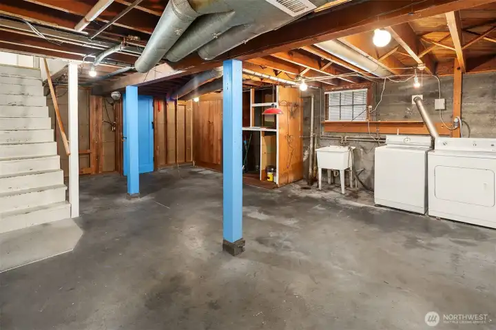 Unfinished basement with great ceiling height