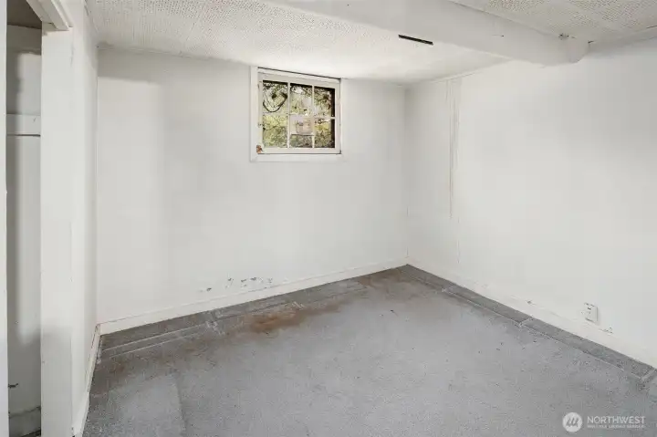 Semi-finished room in the basement