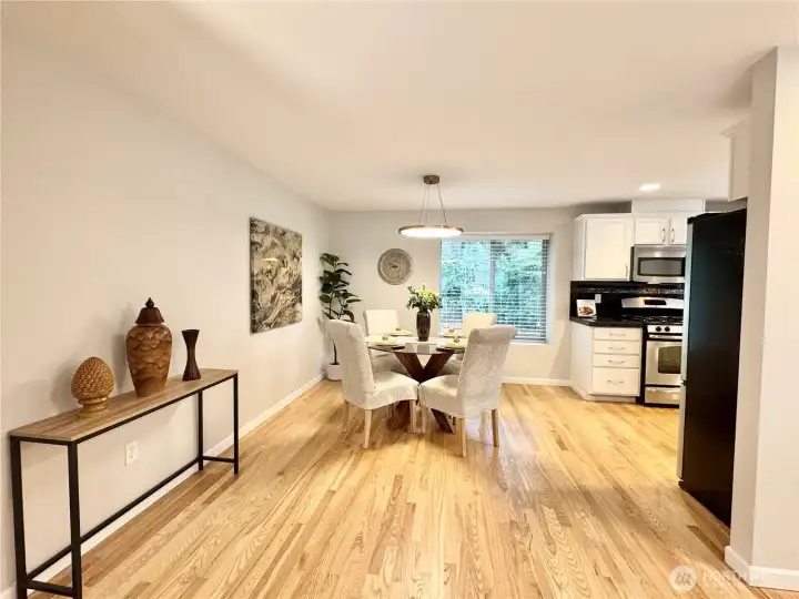Dining room area between Kitchen & Living Room. Dining room area between Kitchen & Living Room.
