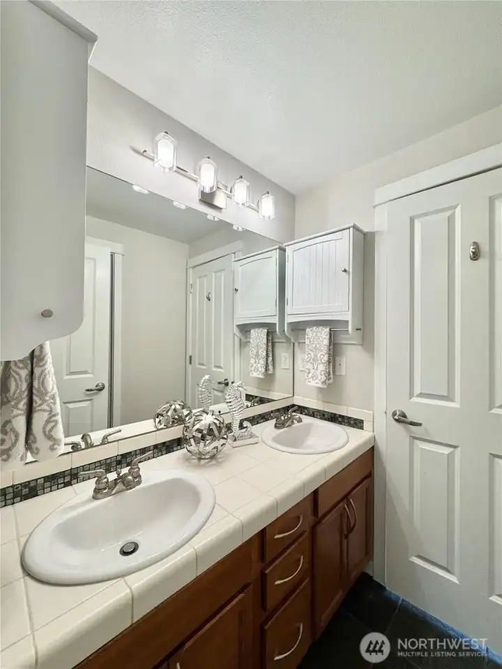 Five piece ensuite bath off Primary Bedroom w/ door to 2nd bedroom. Five piece ensuite bath off Primary Bedroom w/ door to 2nd bedroom.