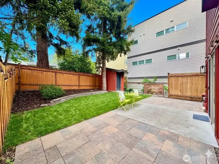 Newly refinished fencing offers peace & privacy! Newly refinished fencing offers peace & privacy!