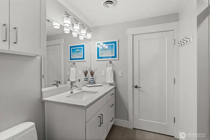 full bathroom full bathroom
