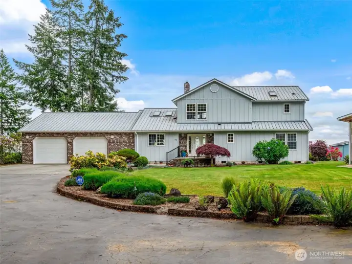 Well appointed 3bed/3 bath room