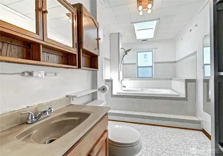 Full Bathroom