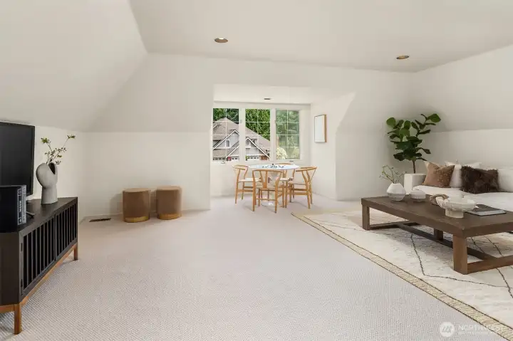 Versatile 4th Bedroom/Bonus room
