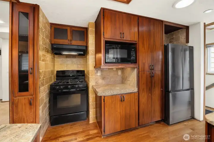 Spacious kitchen. Spacious kitchen.