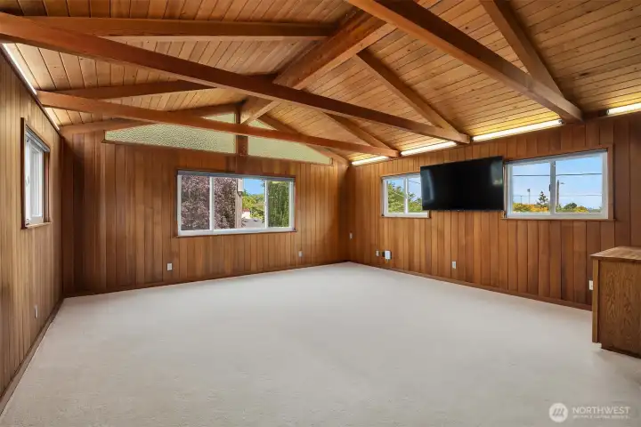 Upper level bonus room with flexible use. Upper level bonus room with flexible use.
