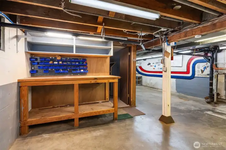 Huge unfinished Basement with room for workshop. Huge unfinished Basement with room for workshop.