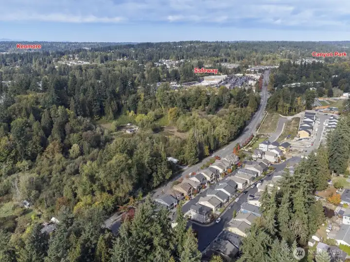 Prime location!  Near I-405, dining, shops and recreation!