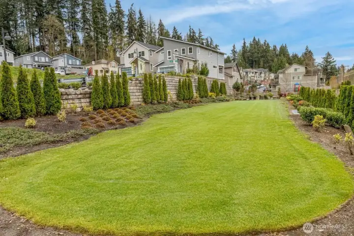 Private Altamura park for owners to enjoy!