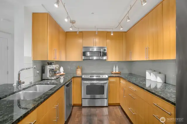 Spacious kitchen with high-end appliances, fashionable cabinets, granite counters.