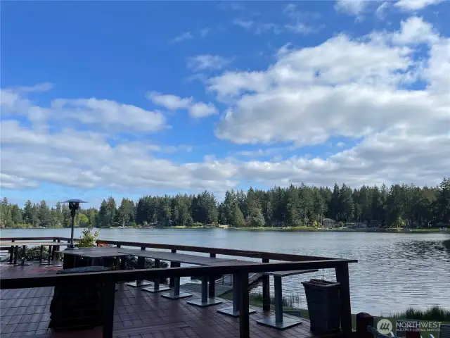 After a day touring the Island or a round of golf what better way to unwind than at the Lakeshore Restaurant