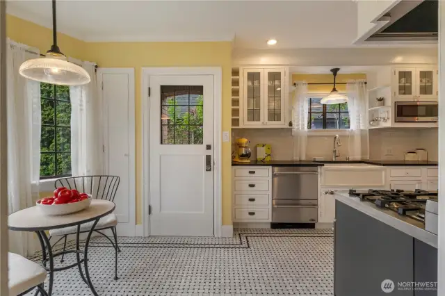 Updated appliances and lighting throughout