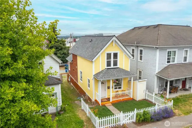Opportunity for single-family living with rental income! Perfect for Airbnb, long-term rental, or as an investor property with a complete ADU.
