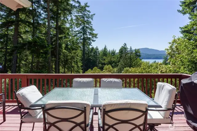 A forest escape with picturesque views of East Sound