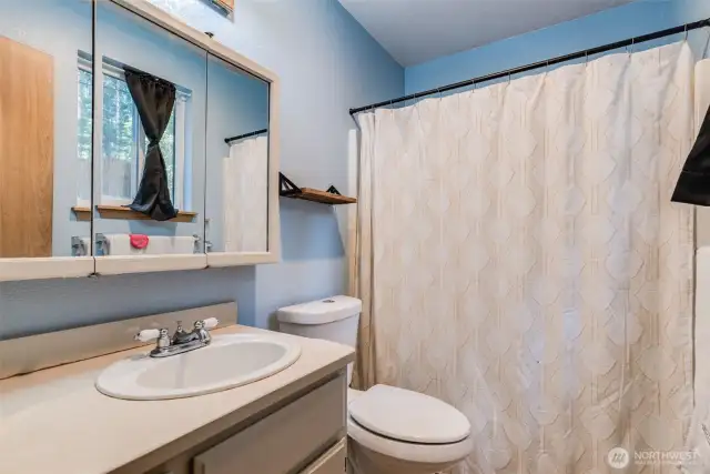 Primary en-suite Bathroom