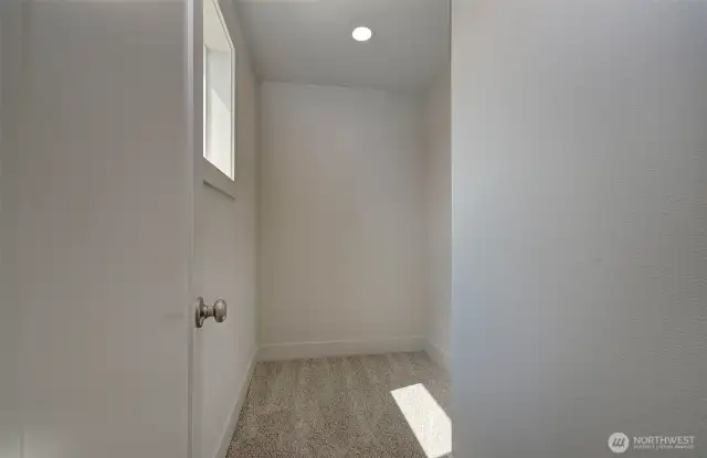 BD 3 Walk-in Closet