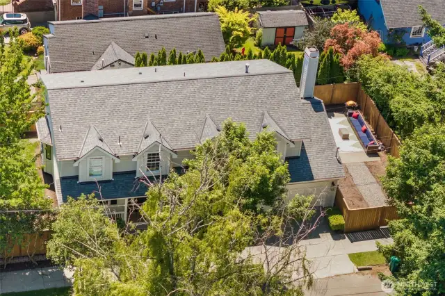 Private Corner Lot: Fully Fenced