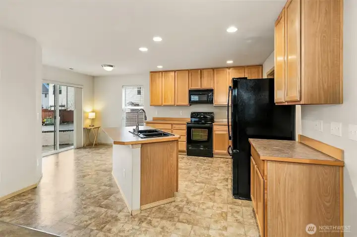 Kitchen with eat-in bar top