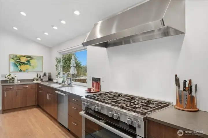 Range hood correctly sized to extract cooking smoke, allowing the cook to actually use the stove without smoking up the house.