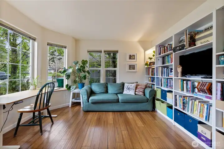 A pleasant space with plenty of light!