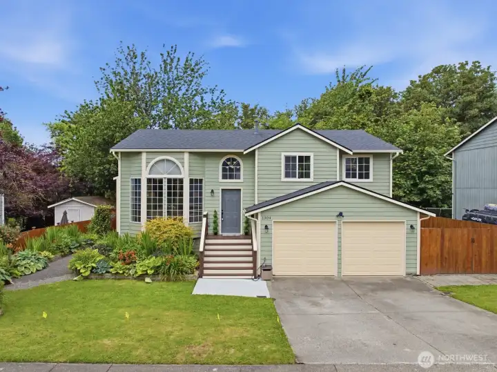 Beautifully updated NW Contemporary home in coveted community of Lundeen Park Beautifully updated NW Contemporary home in coveted community of Lundeen Park