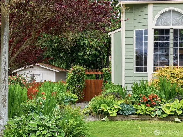 Professionally landscaped yard and bursting with color! Professionally landscaped yard and bursting with color!