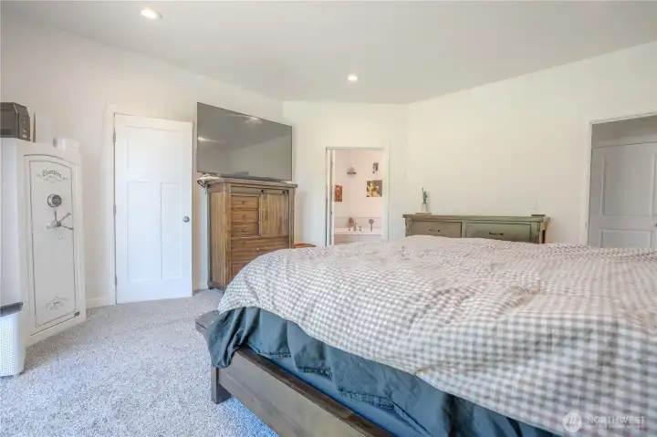 Reverse view of bedroom.