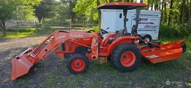 Quality tractor, low hours $21,500.