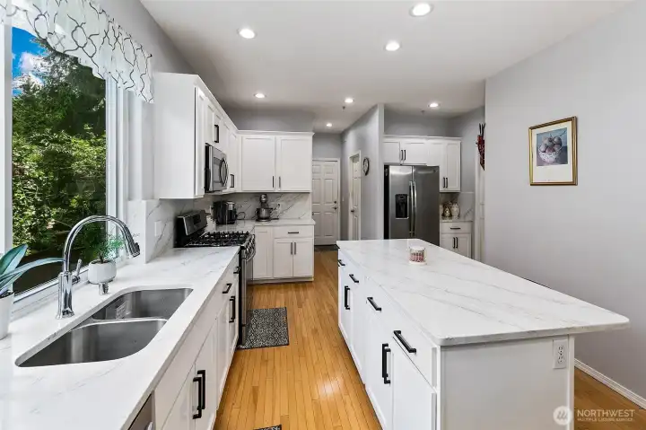 Quartz counters & stainless steel appliances!