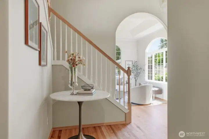 Beautifully crafted round archways add a timeless, high-end feel throughout the home. Beautifully crafted round archways add a timeless, high-end feel throughout the home.