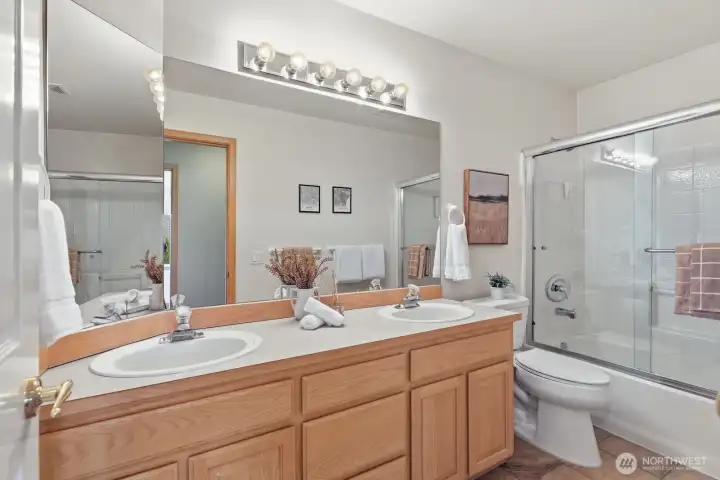 The spacious full guest bathroom serves the secondary bedrooms with a functional layout and plenty of room for busy mornings. The spacious full guest bathroom serves the secondary bedrooms with a functional layout and plenty of room for busy mornings.