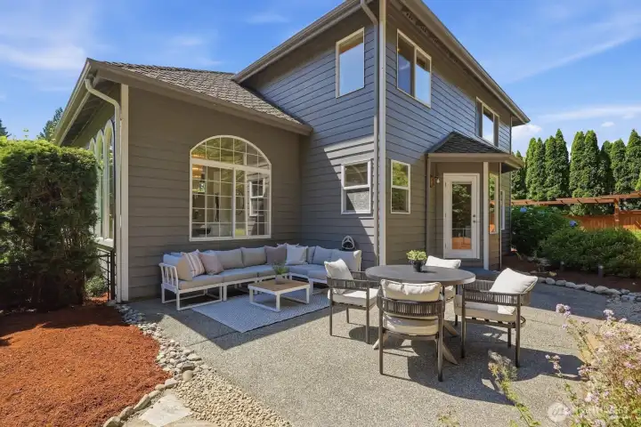 Enjoy the perfect blend of relaxation and entertaining in this inviting outdoor space. Enjoy the perfect blend of relaxation and entertaining in this inviting outdoor space.