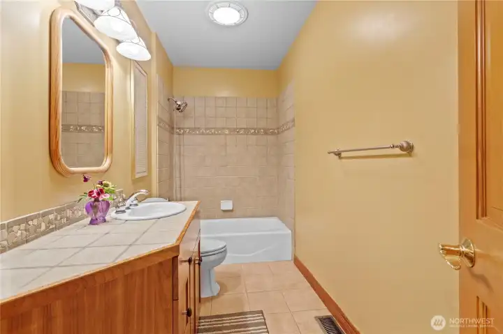 Main Floor Full Bath Main Floor Full Bath