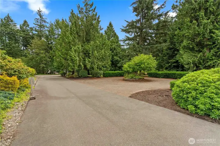 Impressive pavered circular driveway Impressive pavered circular driveway