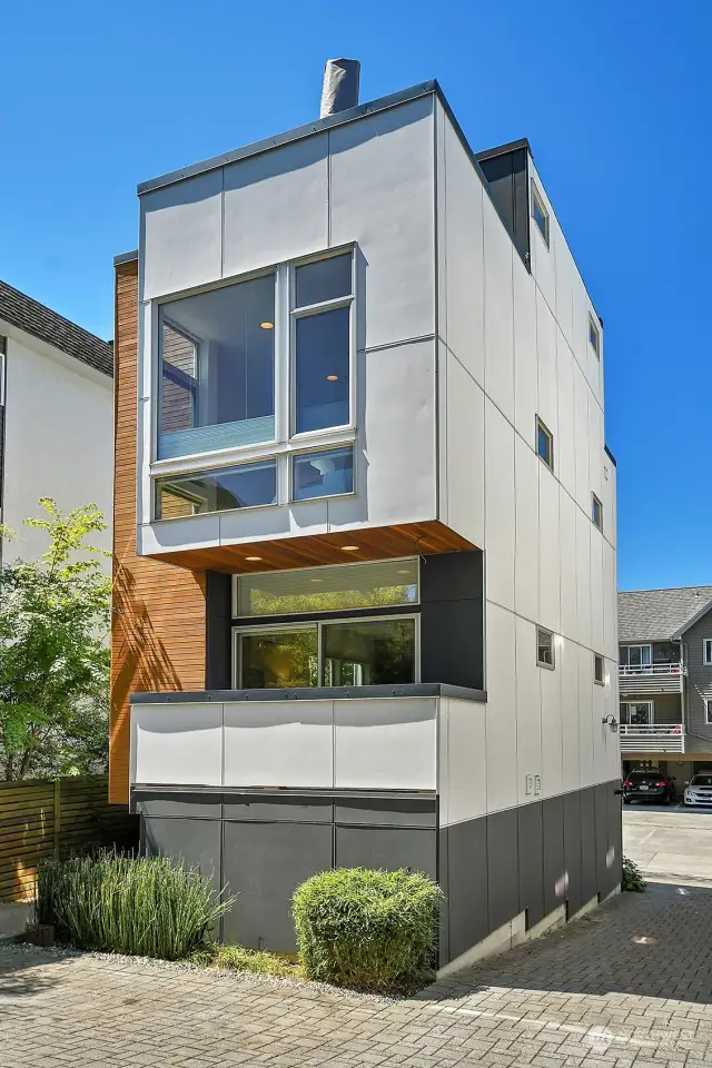 Aesthetically pleasing stand alone townhome