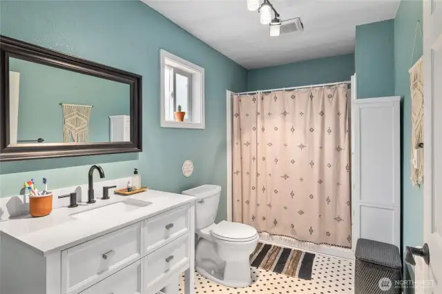 3/4 Bath in Flex Space