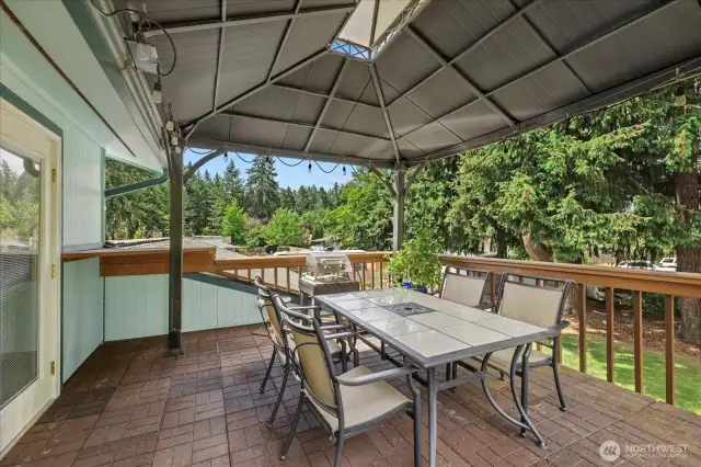 Covered deck ready for those late night chats with friends
