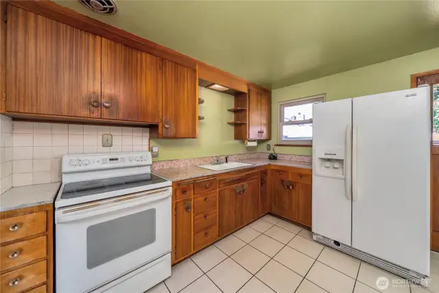 Big eat-in kitchen ready for you to make it your own.