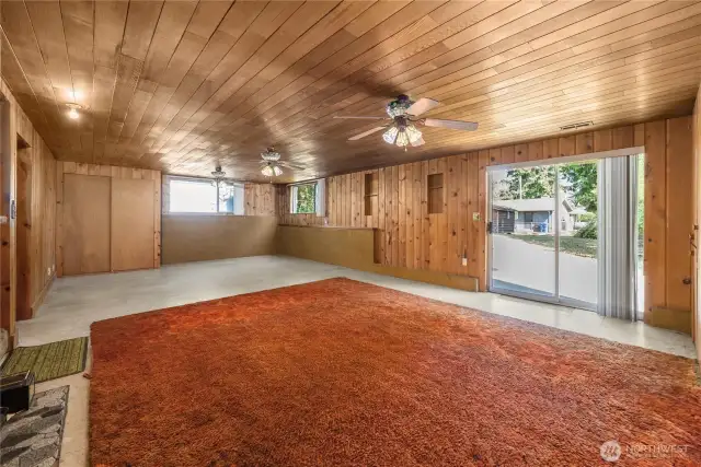 Great ceiling height and daylight, daylight, daylight!