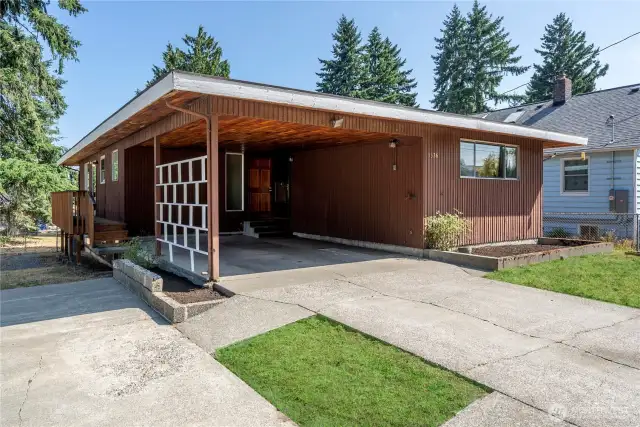 Do not street appraise about the size of this home. Come inside and check out the wide open spaces, full of possibility!
