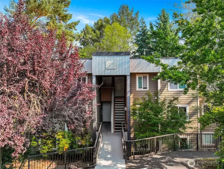 Welcome home to this beautifully updated Kirkland condo blending comfort with modern design.